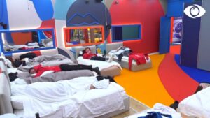 Ermiona: Ç’do bëja po të mos të kisha këtu? Bledi: Do të ta pinin lëngun 