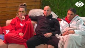 Ermiona ironizon Armaldon, banorët shkrihen së qeshuri