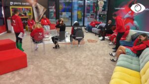 Zarfi/ Banorët ndahen në grupe dhe organizojnë “Talk Show”