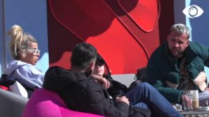 Deamishel dhe Amos kanë bërë lojë bashkë.../ Banorët diskutojnë