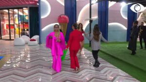 Super atmosferë në shtëpi/ Banorët shijojnë muzikën