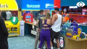 Momente gazmore/ Djemtë kuptojnë misionin e vajzave 