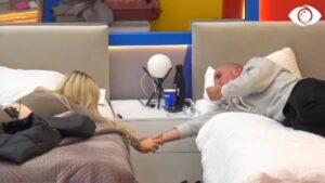 Hajde këtu ma jep një puthje/ Flirtimet Kristi-Keisi