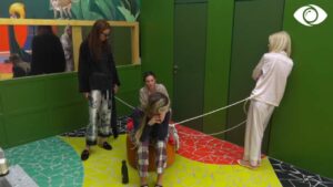 Kiara: Po më bëni të ndihem keq/ Olta: Je egoiste!