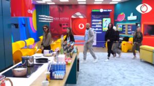 “Hajde bllokojmë kuzhinën”/Lufta mes grupeve për kuzhinën