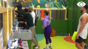 Luizi e bllokon në banjo, Kiara përlotet! Olta thyen cigaret e tij