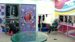 Maestro: Ai ka ardhur me shpatë në dorë!/ Luizi: Pushka top i'u bëftë! 