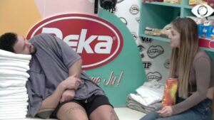 Nita dhe Shpati  takim në  lavanderi