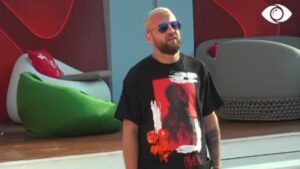 “Çohet ky legeni”/ Luizi i revoltuar me Armaldon: Kokrra e servilit