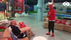 “Do njihesh si djali i Bertit”/Bledi diskuton me Kristin