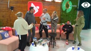 Grupi i Evës kërcen në verandë, Nita ngacmon Kristin