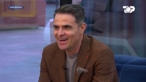 Armaldo urinoi në oborr, ndizet debati në “Prime”/ Përplasje mes tij dhe Valbonës