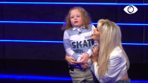 Keisi surprizohet nga vëllai i saj i vogël