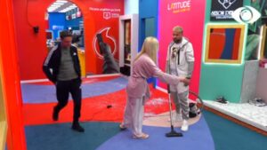 Dea Mishel shpërndan mbeturinat, acarohet Luizi: Nuk e di çfarë të pret