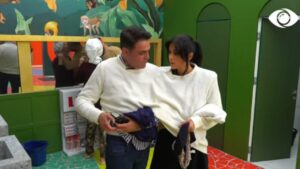 Armaldo thyen rregullin e lojës siameze, përdor të dyja duart