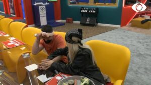 Sfida e imitimit/ Momente gazmore, Dea dhe Elvisi në rolin e Kristit dhe Keisit