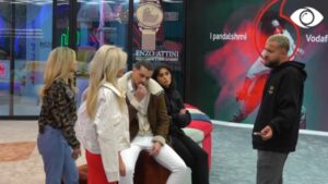 Unë po iki/ Luizi bisedon me Deamishel 