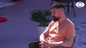 Rrëmuja në shtëpi, Elvisi dyshon te Gerti