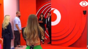 Troket dera, opinionistët surprizojnë Nitën me tortë për ditëlindje 