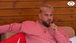 Luizi për Antonetën: Më uli me komentin që bëri kur hyri