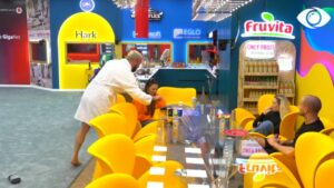 Kiara i kërkon kafe, Luizi shkon me vrap te bari 