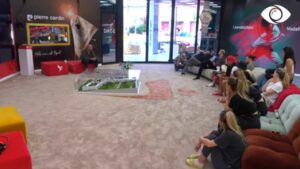 Banorët shkëmbejnë mesazhe motivuese për njëri-tjetrin