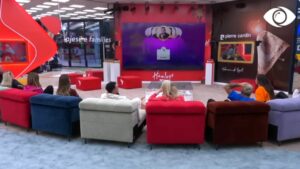 “Big Love”/Banorët shohin dhuratat e dërguara nga dashamirësit kudo i ndjekin