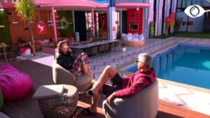 Na trajtoni keq ne banorëve të rinj/ Qetësori bisedon me Oltën 