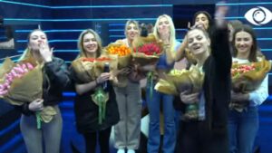 Big Love/ Vajzat marrin dhuratat nga fansat