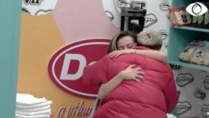 Luizi i kërkon falje Oltës, ajo e përqafon