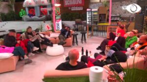 “Ke patur lojë me Keisin?”/ Banorët diskutojnë me Kristin