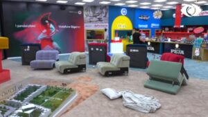 Plani Ninxha/ Banorët 'shkatërrojnë' shtëpinë