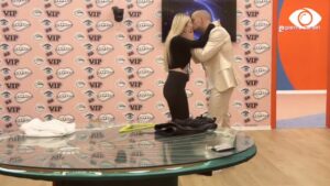 Nuk e prisja fare/ Kristi puth papritur Keisin