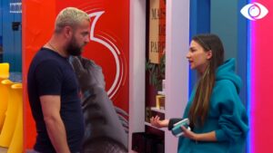 Je posesiv/ Luizi-Kiarës: Nëse do të më shkatërrosh vazhdo kështu!