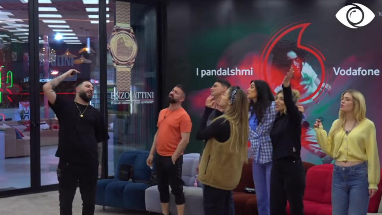 Karaoke Night/ Banorët interpretojnë hitet e vjetra shqiptare