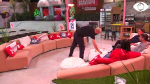 Shumë serioz djali/ Kiara ngacmon Luizin: Asgjë s'e bën për të qeshur 