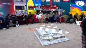 Mesazh për të drejtat e grave! Banorët ndahen në dy grupe: Të vjetërit kundër të rinjve 