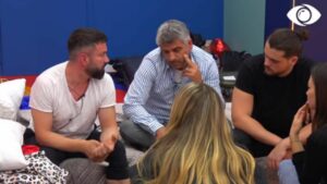 Elvisi bisedon me banorët: Dua të dal!