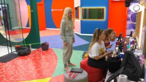 'U kënaqa me Shpatin/ Vajzat komplimente për banorin