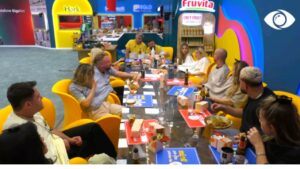 Banorët debatojnë për situatën Kristi-Keisi-Sabiani 