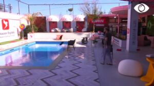 Luizi hedh atletet e Kristit në pishinë, ai ngrihet nga gjumi dhe i merr