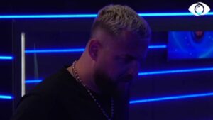 Luizi flet me mamanë e tij në telefon/ Vazhdo, jemi shumë krenarë