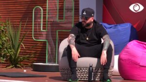 Aktron shumë/ Lorenci dhe Elvisi flasin për Oltën