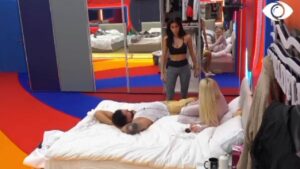 Jori vë në lojë Armaldon/ Shpati dhe Dea inskenojnë një puthje