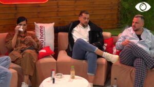 Efi përlotet: I kam quajtur miq! 