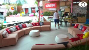 Varet si do sillet shtëpia me ty/Luizi për Efin: Mund të dojë të dalë...