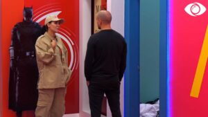 “Si mund të më thuash lodër”?/ Debati Efi-Kristi