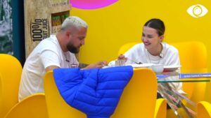 Luizi kujdeset që Kiara të mbarojë ushqimin 