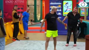 Luizi i hedh sipër salcë domatesh Ronaldos 