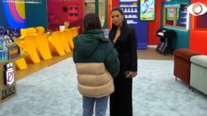 Efi pëshpërit me Kiarën: Të lutem mi mblidh gjërat!